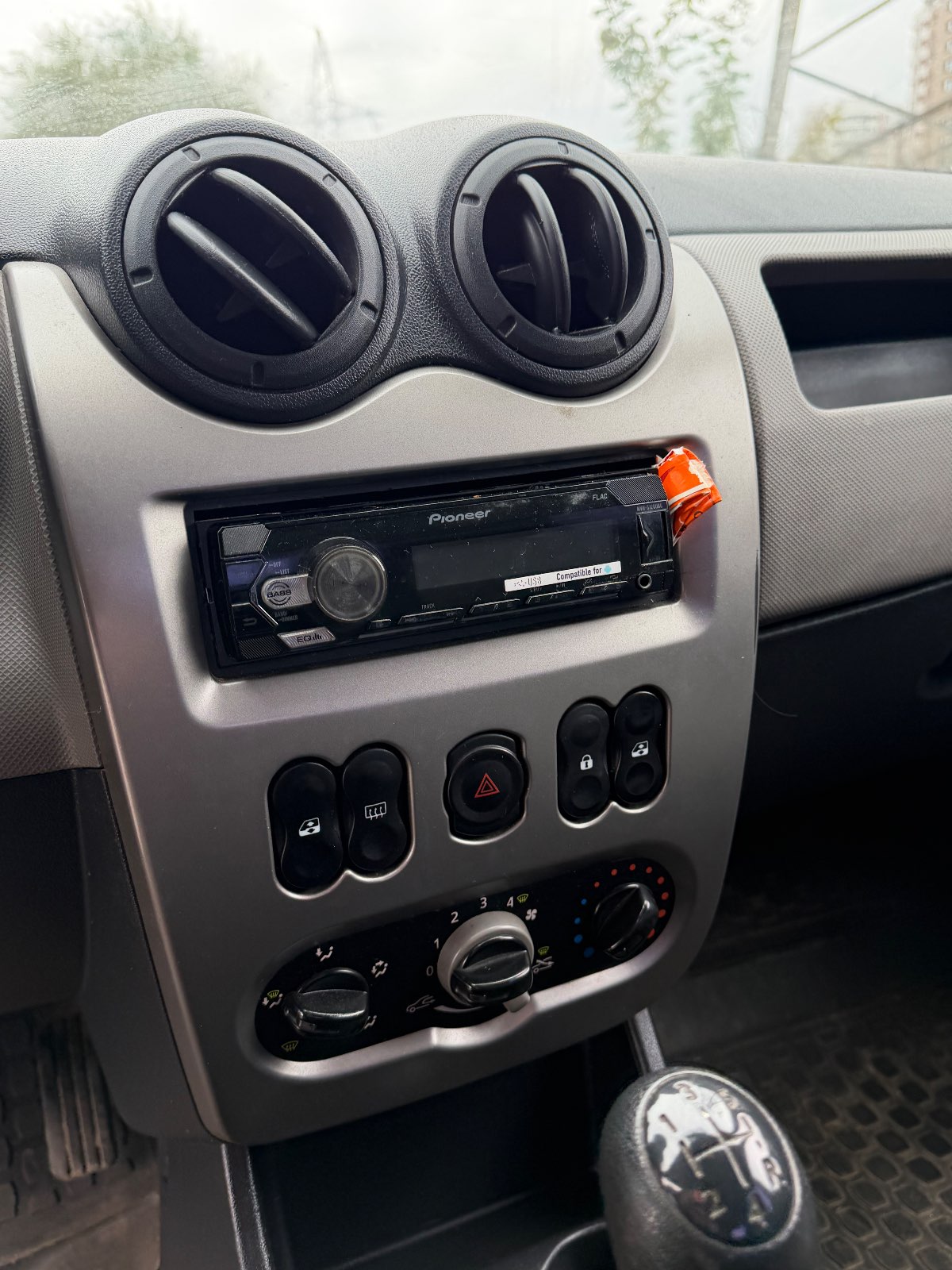 Renault Sandero, 2011 — Салон