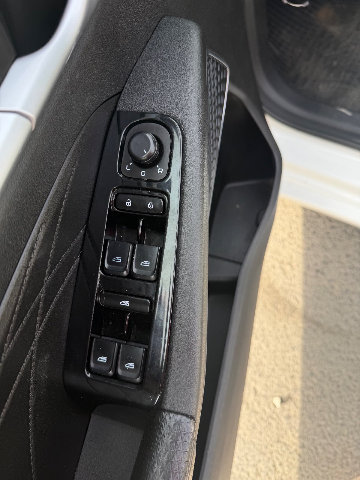 Geely Emgrand, 2022 — Салон