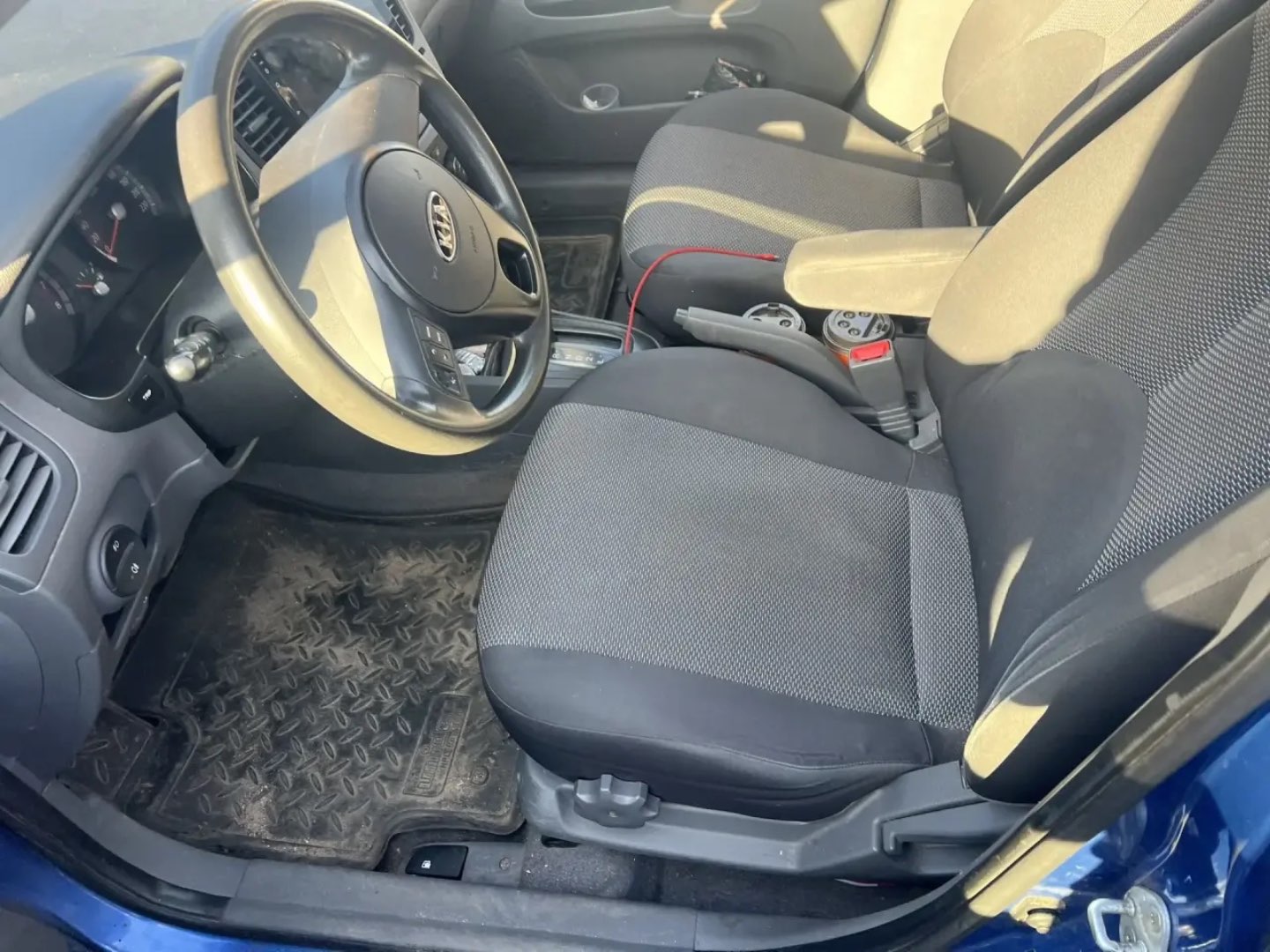 Kia Rio, 2010 — Салон