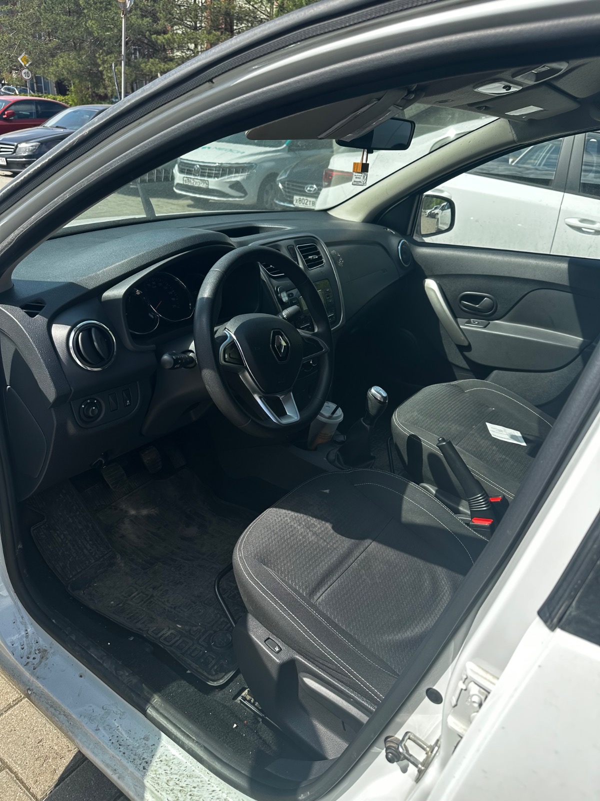 RENAULT LOGAN 1, 2022 — Все фото