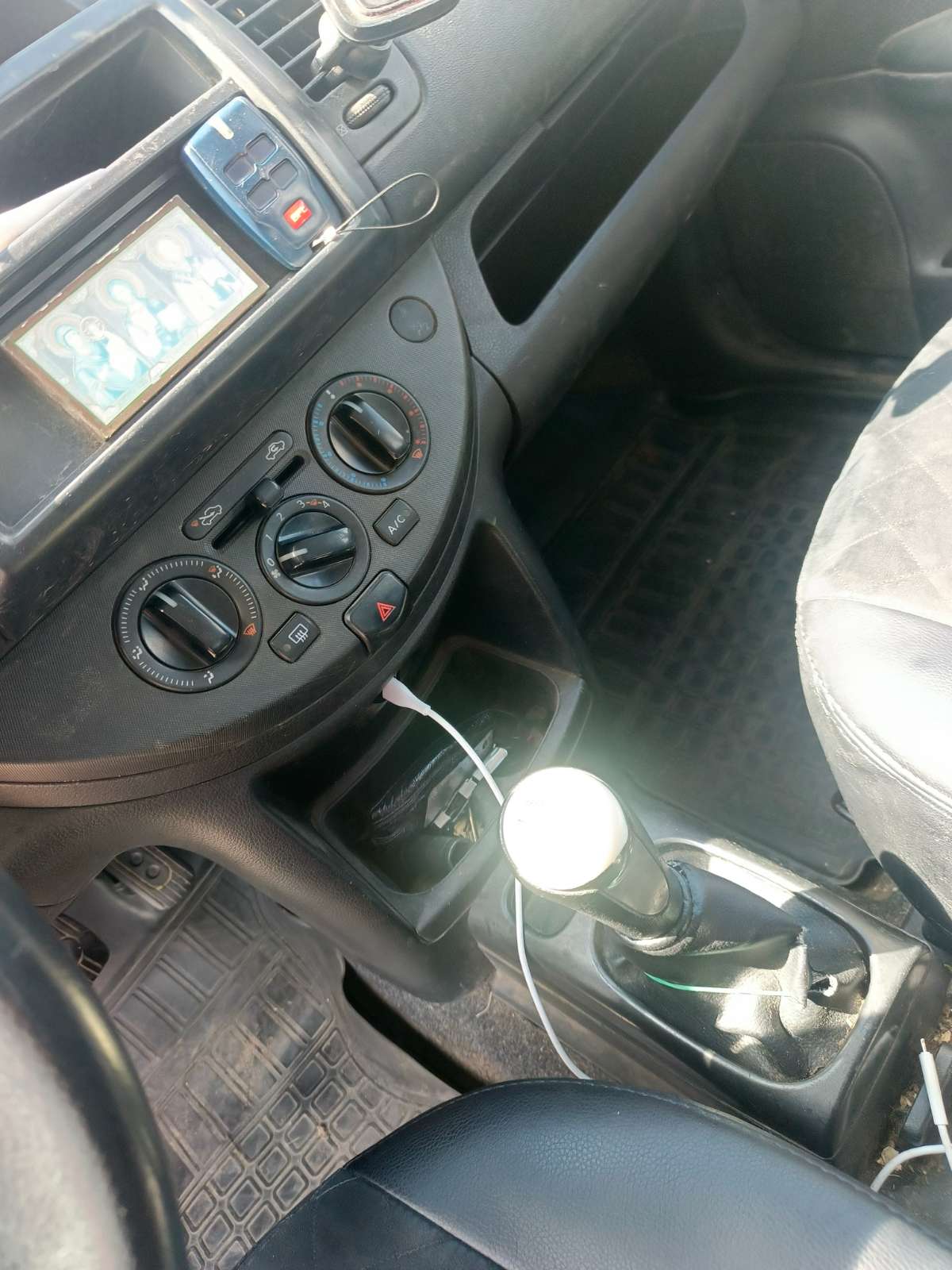 Nissan Note, 2006 — Салон