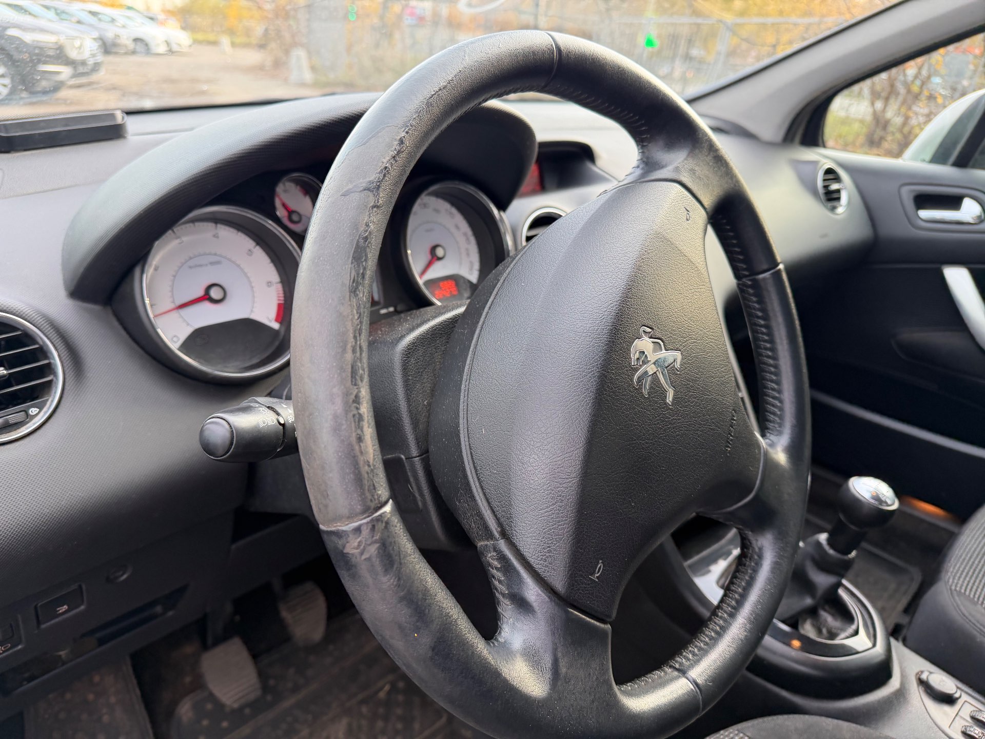 Peugeot 408, 2012 — Салон