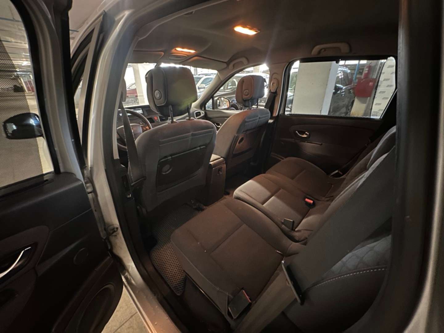 Renault Scenic, 2010 — Салон