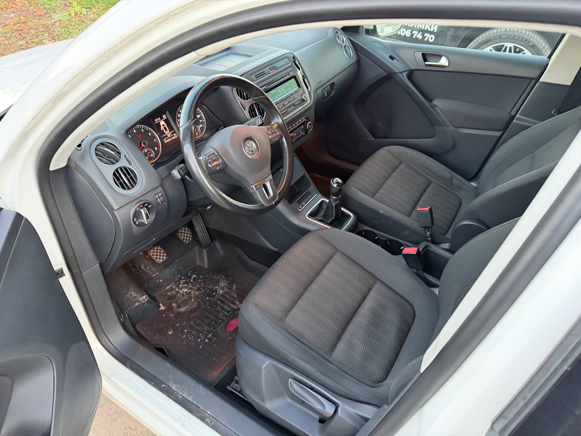 Volkswagen Tiguan, 2012 — Салон