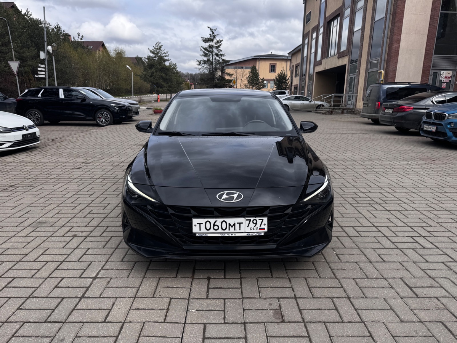 Hyundai ELANTRA, 2022 — обложка