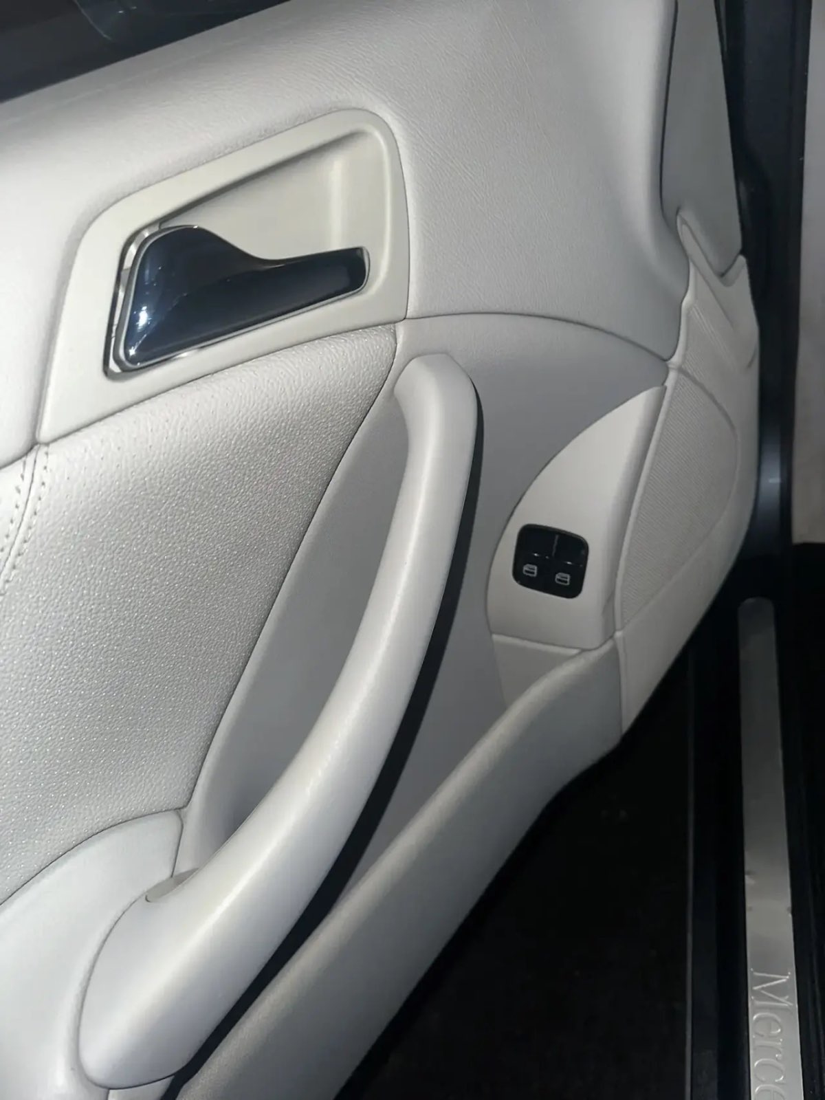 Mercedes-Benz СLС 230, 2008 — Салон