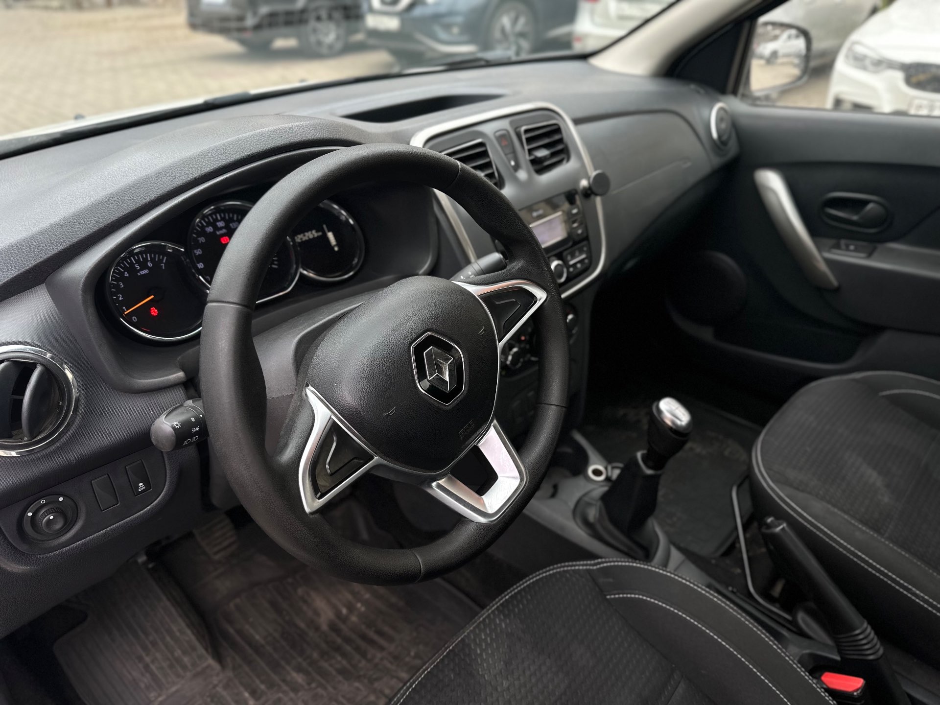 Renault Logan, 2022 — Салон