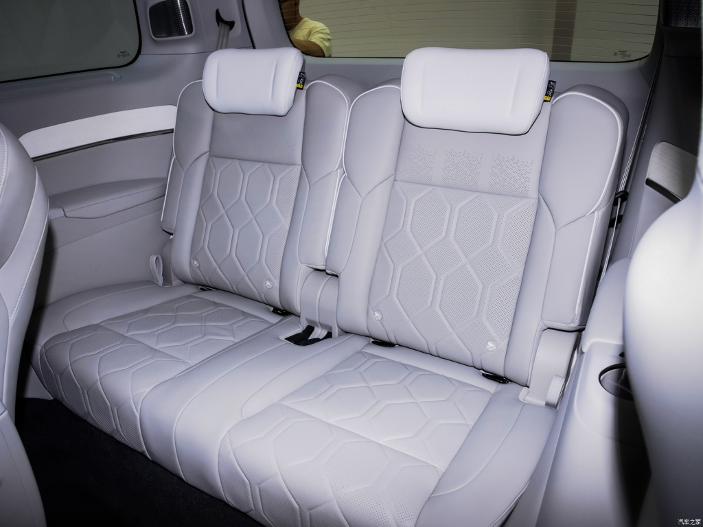 1488x0_1_autohomecar__CjIFVGVR5FOAb-7qAGPeEBxefQM248.jpg