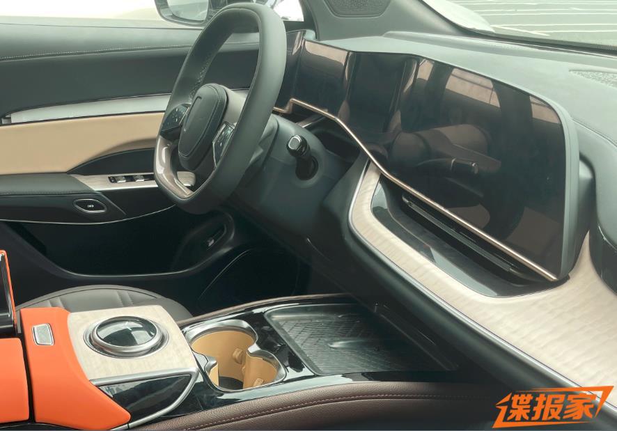 Hongqi EHS7 5.jpg
