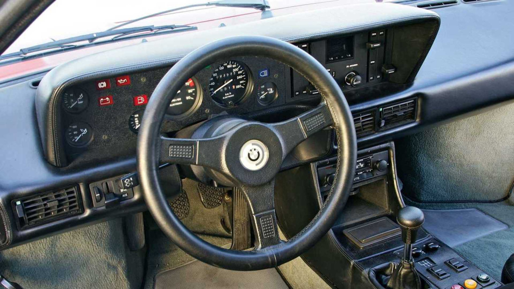 bmw-m1-1978-posto-guida.jpg bmw-m1-1978-posto-guida.jpg