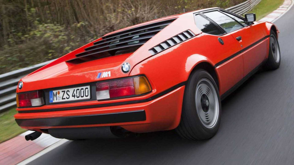 bmw-m1-tre-quarti-posteriore-dinamica.jpg bmw-m1-tre-quarti-posteriore-dinamica.jpg