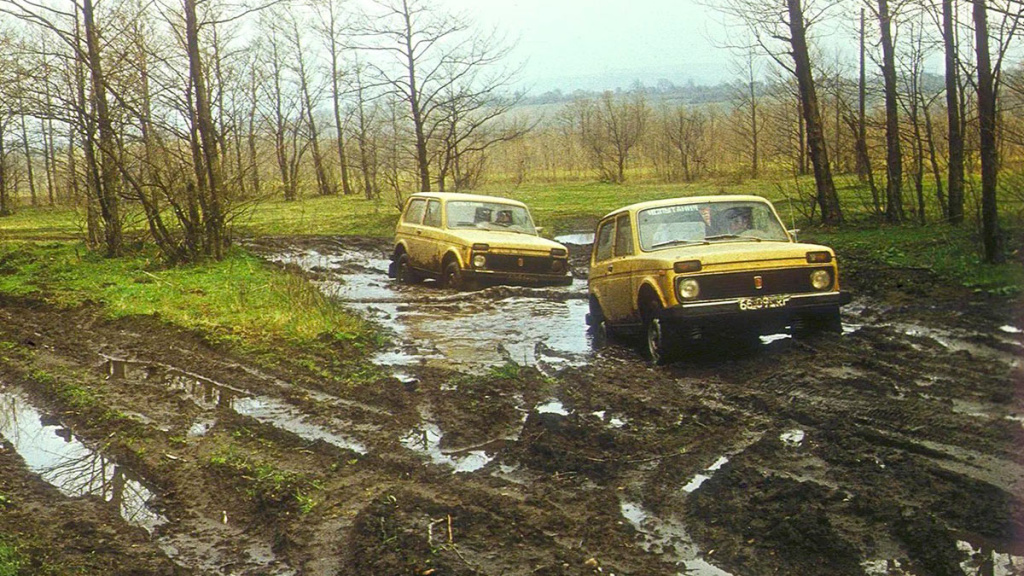нива в грязи.jpg