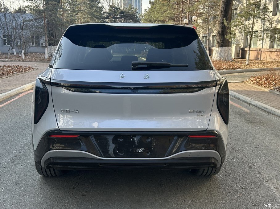Hongqi EHS7 3.jpg