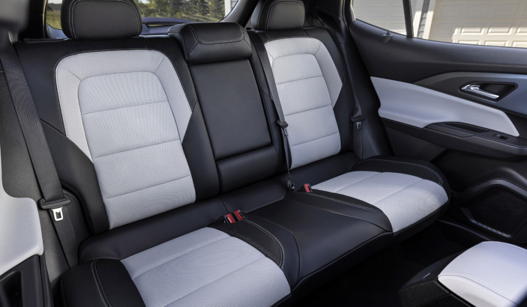 Chevy Equinox EV 5.jpg