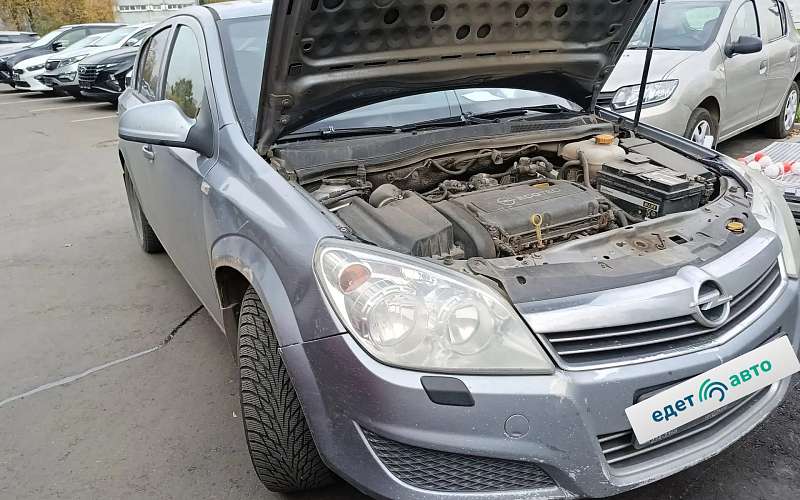 Opel Astra, 2011