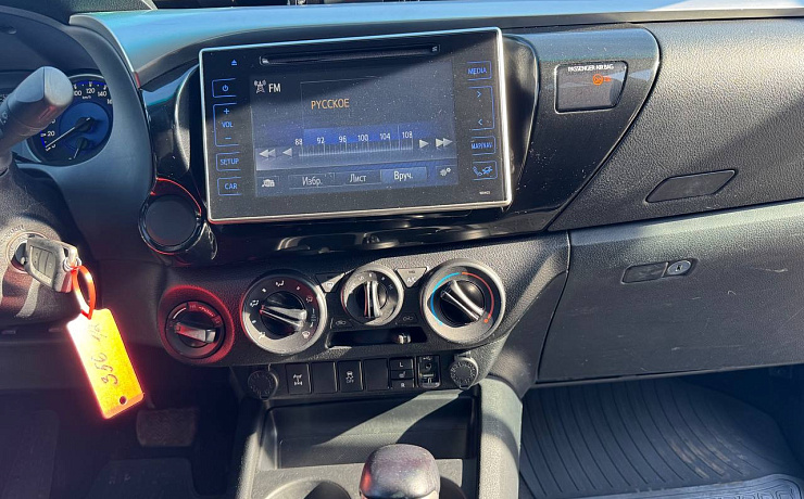 Toyota Hilux, 8 поколение, 2015